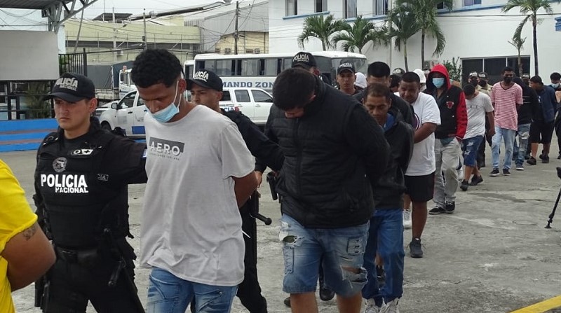 Juez deja a libertad a 18 detenidos con armas en Guayaquil