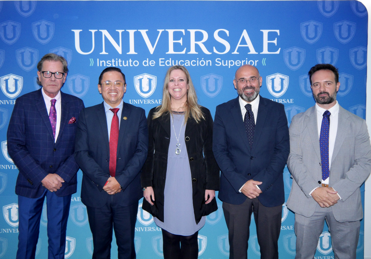 Autoridades de Universae durante la inauguración de su nuevo campus. Foto: Cortesía