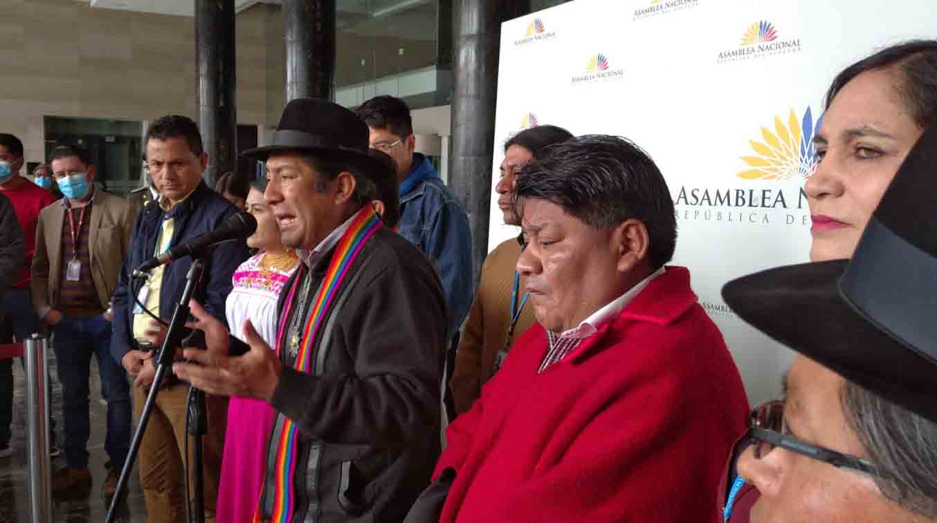 El jefe de bloque de Pachakutik, Salvador Quishpe ofreció una rueda de prensa en la que exigió la libertad de Leonidas Iza. Foto: Roger Vélez / EL COMERCIO.
