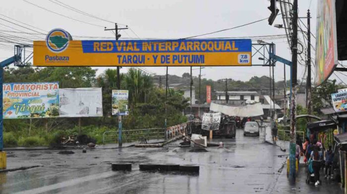Imagen referencial del cierre de vías que se registra en diversas provincias de Ecuador en el marco del paro nacional. Foto: Francisco Peralta
