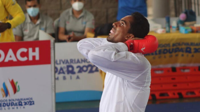 El karateca ecuatoriano José Acevedo, finalista en Juegos Bolivarianos. Foto: Twitter @DeporteEc