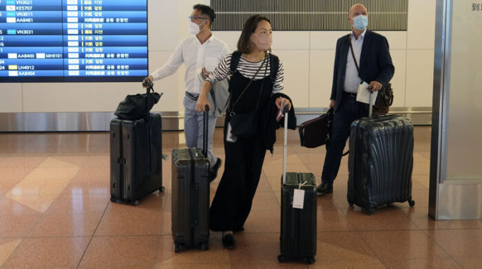 Estados Unidos ya no solicitará prueba negativa de covid-19 a los viajeros que ingresan a ese país. Foto: EFE