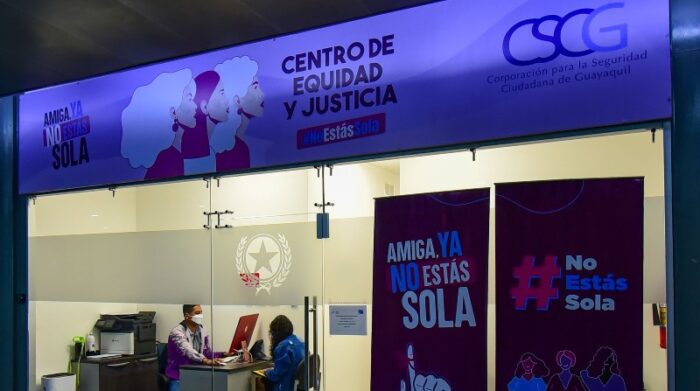 La Fundación Amiga no estás sola combate la violencia en Guayaquil. Se ubica en el primer piso de la Terminal Terrestre. Foto: Enrique Pesantes / El Comercio