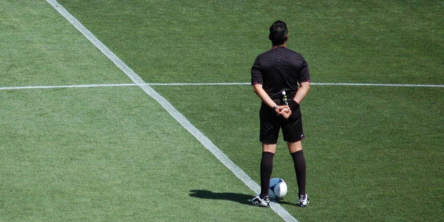 Foto referencial de un árbitro de fútbol: Foto: mundosilvato.es