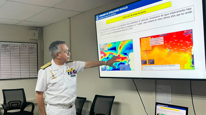 John Merlo León, Comandante de Operaciones Navales, dijo que son 180 buques los que cumplen faenas de pesca a 200 millas de la Zona Económica Exclusiva (ZEE) de Galápagos. Foto: Cortesía Armada Ecuador
