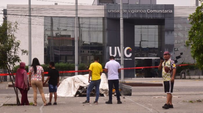 Un coche bomba explotó frente a Unidad de Vigilancia Comunitaria en Guayaquil. Una señal que atemoriza a la población. Foto: El Comercio