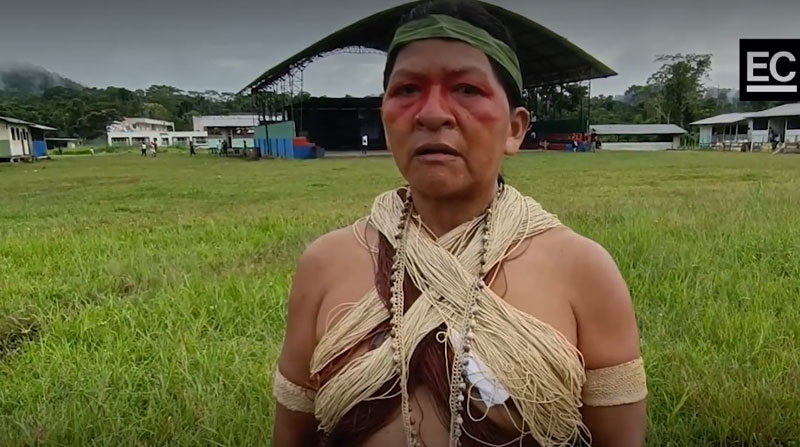 Omari Yeti canta el tema que le enseñó su padre, un líder indígena. Foto: EL COMERCIO