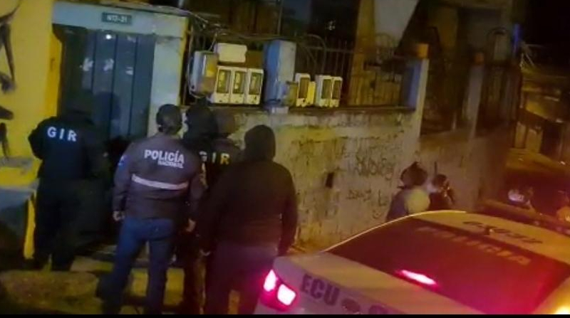 La Policía ejecutó allanamientos para desarticular a una banda de carteristas, en Quito. Foto: Cortesía- Policía.