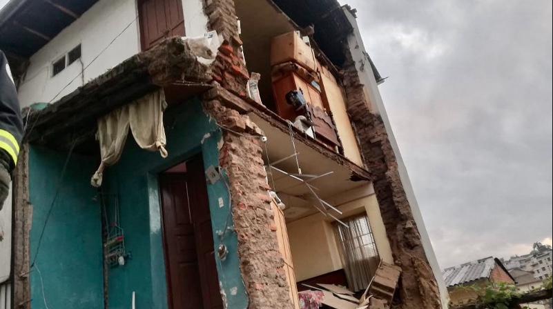 La pared de una vivienda colapsó en La Recoleta. Foto: CBQ