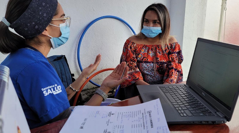 En Quito, la Secretaría de Salud brinda atención a pacientes que presentan síntomas respiratorios. Foto: Twitter Municipio de Quito