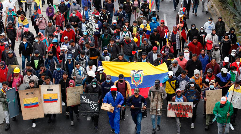 Marcha en la avenida 10 de Agosto este 22 de junio del 2022. Foto: Diego Pallero / EL COMERCIO