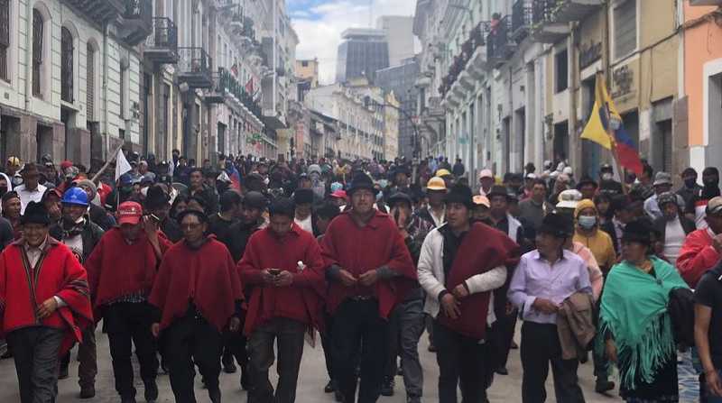 Delegaciones del movimiento indígena marchan en la capital. Foto: EL COMERCIO