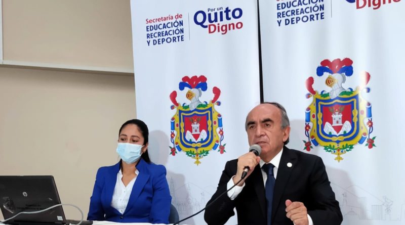 Luis Calle, secretario de Educación del Municipio de Quito, informó que el sorteo de cupos tendrá acompañamiento y fiscalización. Foto: Secretaría de Educación de Quito.