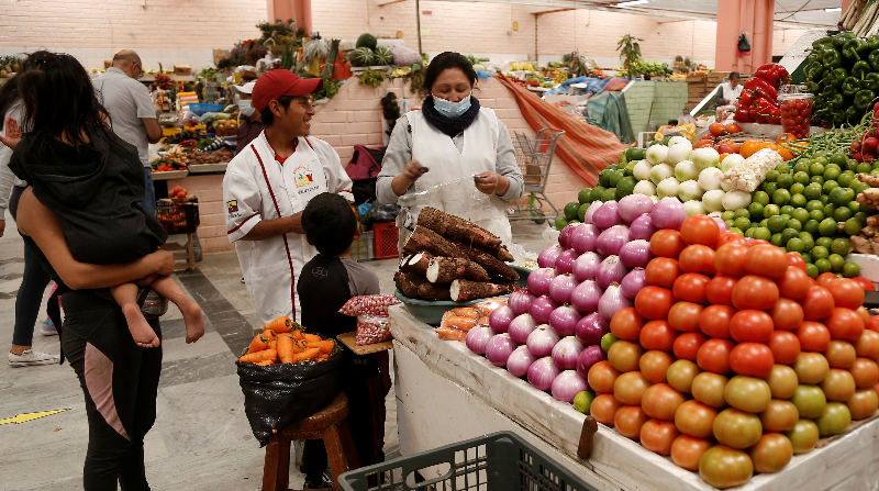 Los productos frescos como verduras son los que más escasean en los mercados, supermercados y tiendas. Foto: Diego Pallero / EL COMERCIO