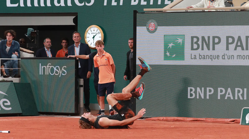 Alexander Zverev en el momento de la lesión, en la semifinal del Roland Garros ante Rafael Nadal el 3 de junio del 2022. Foto: Dino García para EL COMERCIO