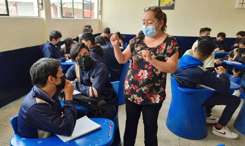 En centros educativos de Cuenca, los estudiantes de tercero de bachillerato ya rindieron los exámenes finales. Foto: Lineida Castillo / EL COMERCIO