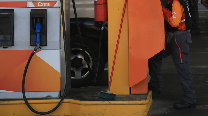 El precio de los combustibles bajará desde el 28 de junio, tras el decreto de Guillermo Lasso. Foto: Archivo/ EL COMERCIO