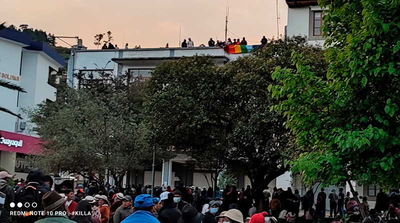 Los manifestantes se apoderaron de la Gobernación de Bolívar. Foto: ECUADOR CHEQUEA