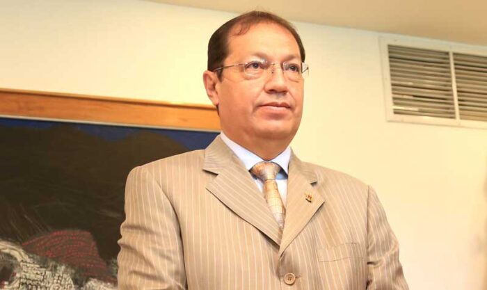 Santiago Guarderas pidió a los asambleístas que no se deje "desprotegido" a Quito. Foto: archivo / EL COMERCIO