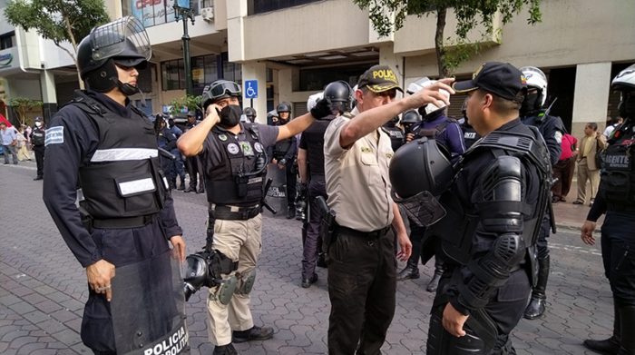 La Policía Nacional y los agentes municipales tienen visiones diferentes sobre el manejo de las marchas en la ciudad, las que han sido pacíficas. Foto: EL COMERCIO