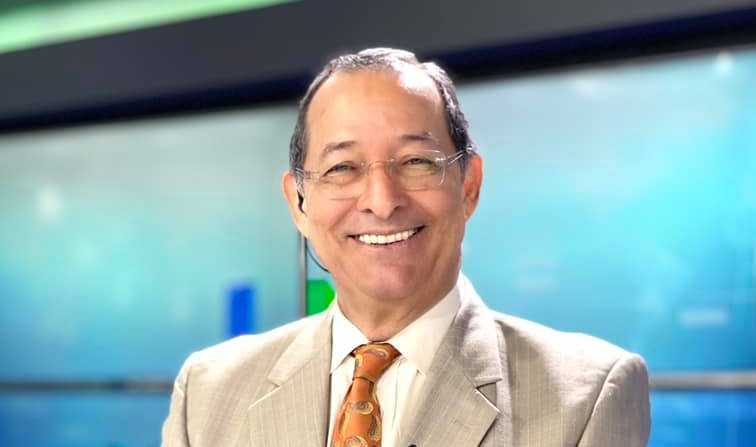 El presentador de noticias, Hugo Gavilanez, murió por problemas de salud. Foto: Internet
