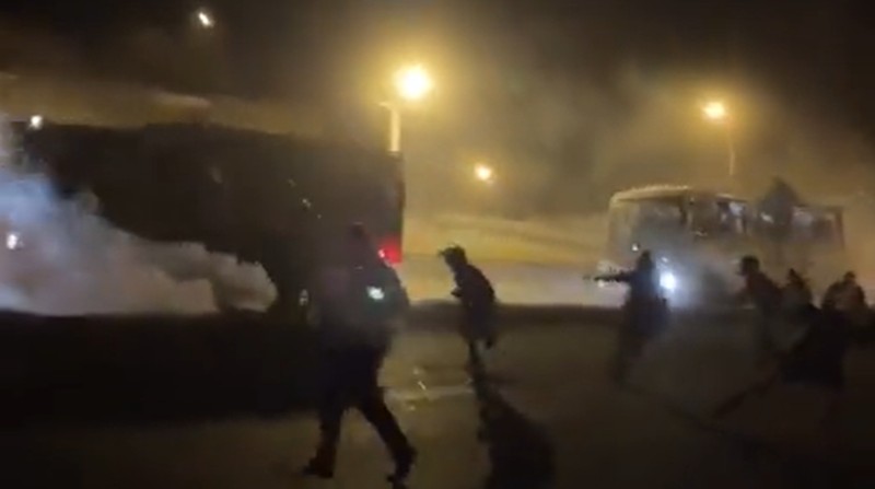 Un nuevo enfrentamiento se registró este jueves 23 de junio en San Antonio de Pichincha, al norte de Quito entre militares, policías y manifestantes. Foto: Captura