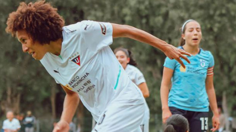Joselyn Espinales, jugadora de LDU. Foto: Twitter @GuerrerasAlbas_LDU.