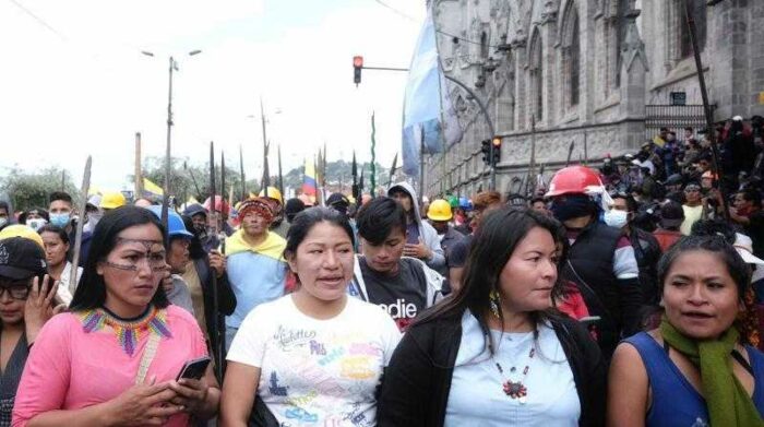 Varias delegaciones del movimiento indígena participaron este martes 28 de junio de 2022 de una marcha en Quito. Foto: Twitter Conaie