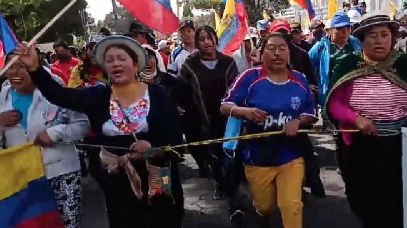 Mujeres indígenas encabezan la movilización que la han denominado Marcha por los Resultados, en este jueves 30 de junio de 2022. Foto: Captura de video