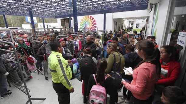 Gran afluencia de migrantes en la frontera norte entre Ecuador y Colombia en agosto del 2019. Foto: Archivo / EL COMERCIO
