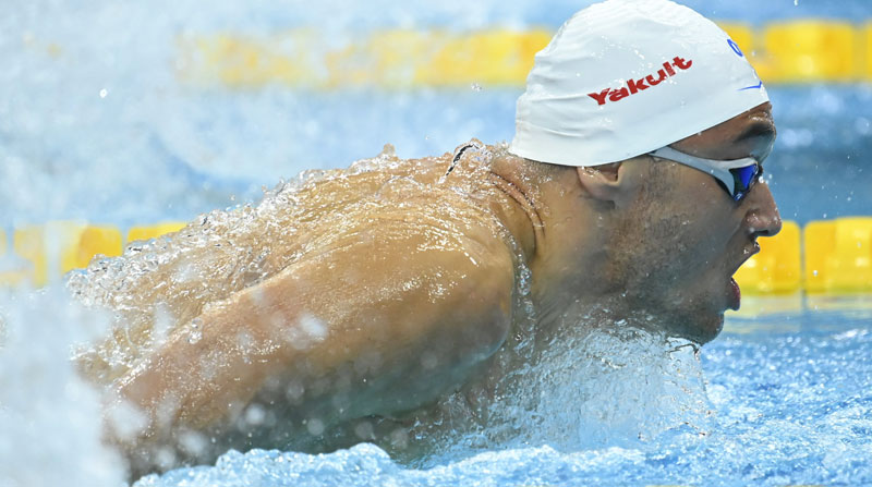 Kristof Milak compite en los mundiales de natación 2022. Foto: EFE