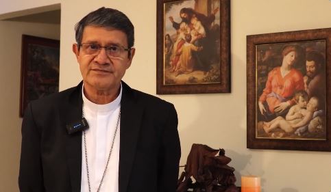 El Monseñor Luis Cabrera ratificó su pedido de paz tanto a la Conaie y al Gobierno. Foto: Captura