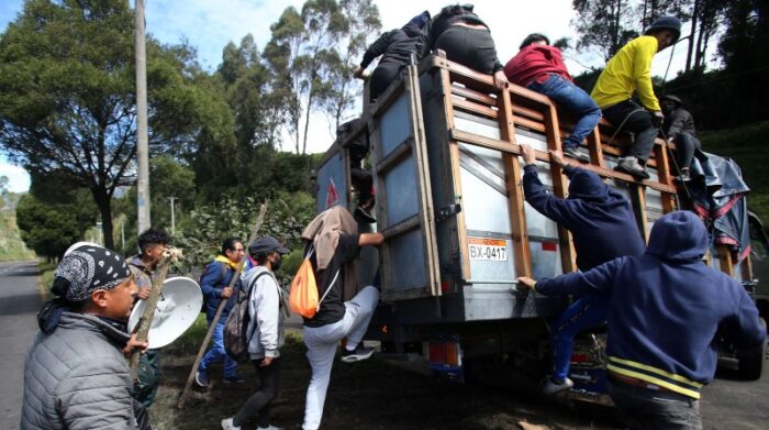 Manifestantes de las diferentes provincias se organizan para arribar a Quito. Cuentan con movilización propia. Foto: Julio Estrella / El Comercio