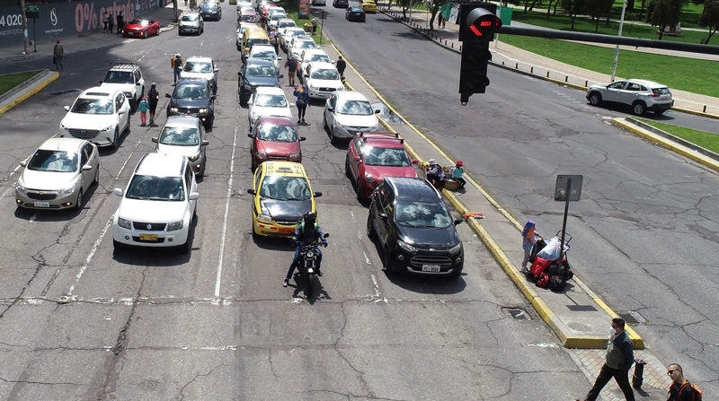 Vista de la intersección de las avenidas Eloy Alfaro y República, una de las zonas con mayor congestión en la capital. Foto: Diego Pallero / EL COMERCIO