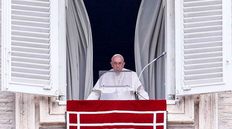 Los problemas de salud del sumo pontífice alimentan especulaciones de medios italianos. Foto: EFE