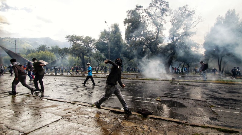 Periodistas agredidos durante manifestaciones. Foto: Carlos Noriega / El Comercio