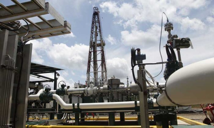 Según el Ministerio de Energía y Minas, existe una disminución de más del 50% de la producción petrolera habitual. Foto: Archivo / EL COMERCIO