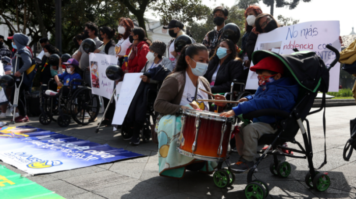 En febrero pasado pacientes realizaron un plantón para exigir la entrega de medicamentos. Foto: archivo / EL COMERCIO