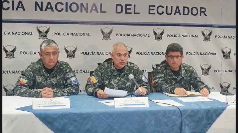 Comandante general de la Policía Nacional, Fausto Salinas,(c) informó este domingo 19 de junio de 2022, que usarán como albergue la Casa de la Cultura de Quito. Foto: Captura de video