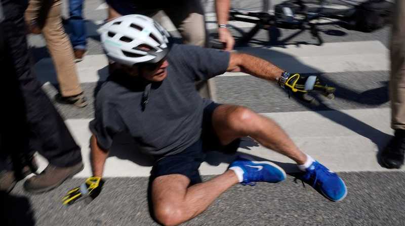 El presidente de EE.UU. se cayó de la bicicleta. Foto: Internet