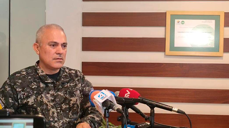 El comandante general de la Policía Nacional de Ecuador, Fausto Salinas, en rueda de prensa. Foto: Policía