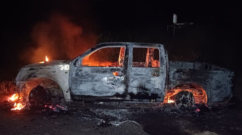 En Sucumbíos hubo un enfrentamiento entre manifestantes y la Fuerza Pública. Una camioneta de Petroecuador fue incinerada. Foto: Cortesía/Ministerio del Interior