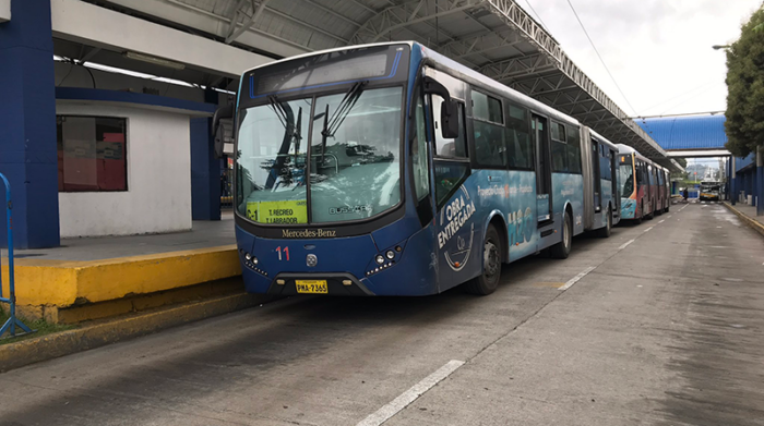 El cierre de vías provocó alteraciones en los recorridos del Trolebús y Ecovía. Foto: Pasajeros Quito