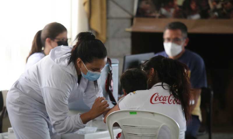 En Ecuador se inmuniza contra el covid-19 a la población desde los 3 años. Foto: Julio Estrella / EL COMERCIO