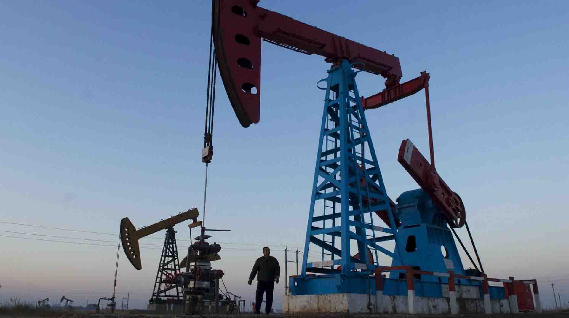El precio del petróleo intermedio de Texas (WTI) bajó este martes un 1,8 % y se situó en USD 94,98 el barril. Foto: EFE.
