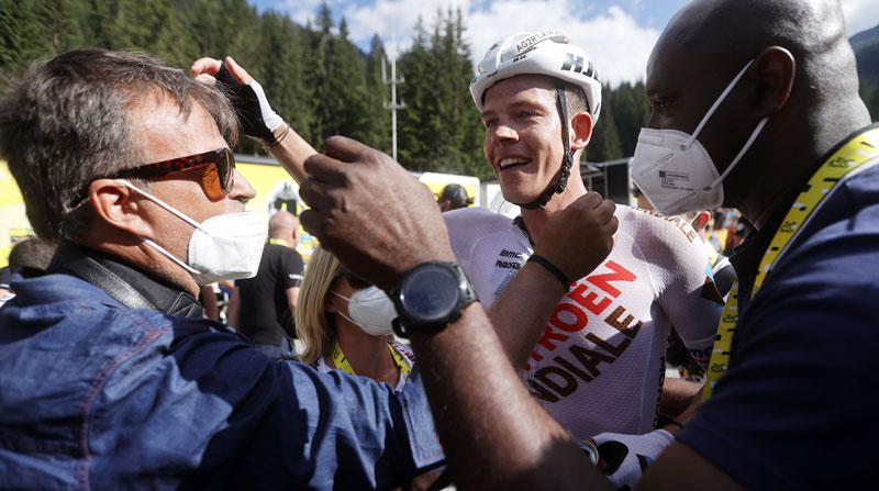 Bob Jungels del Ag2R Citroen Team festeja al ganar la novena etapa del Tour de Francia. Foto: EFE