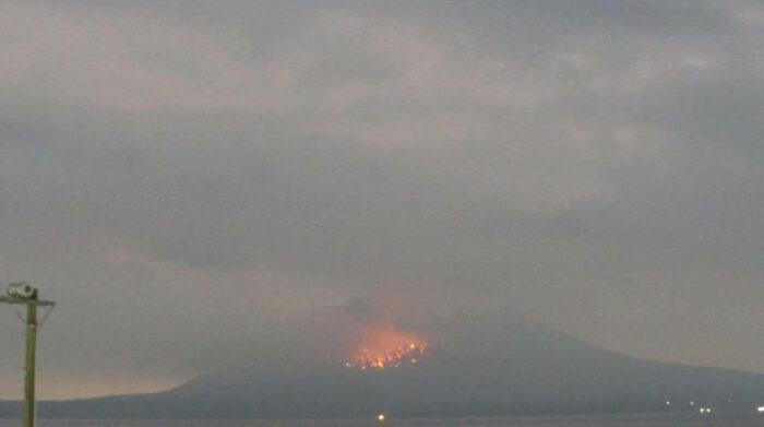 Una cámara de vigilancia de la Agencia Meteorológica de Japón muestra la erupción del volcán Sakurajima en Kagosima, al suroeste de Japón. Foto: EFE.