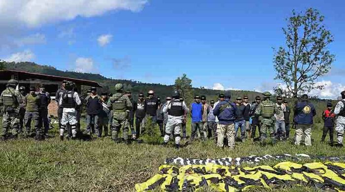 Captura de un grupo armado en el municipio de Hidalgo en Michoacán (México). Foto: EFE.