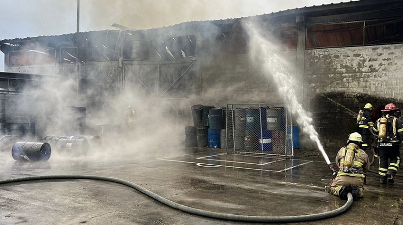 Incendio en fábrica en Guayaquil