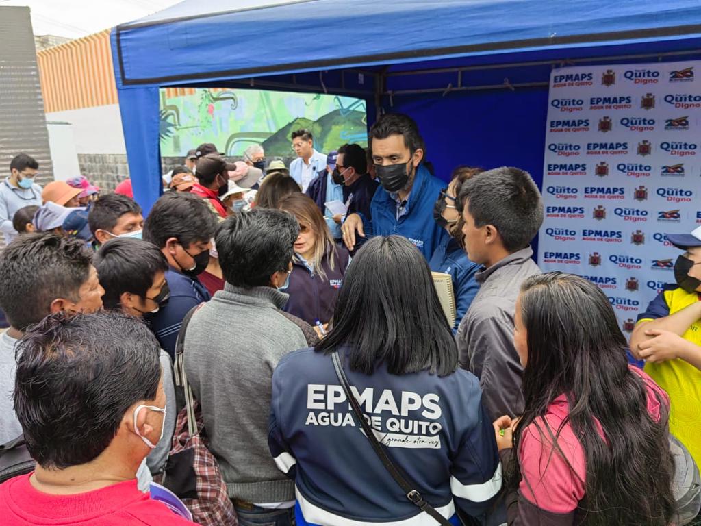 Moradores de la parroquia La Merced conocieron los trabajos que realiza Epmaps para mejorar el alcantarillado y agua potable. Foto: Agua de Quito